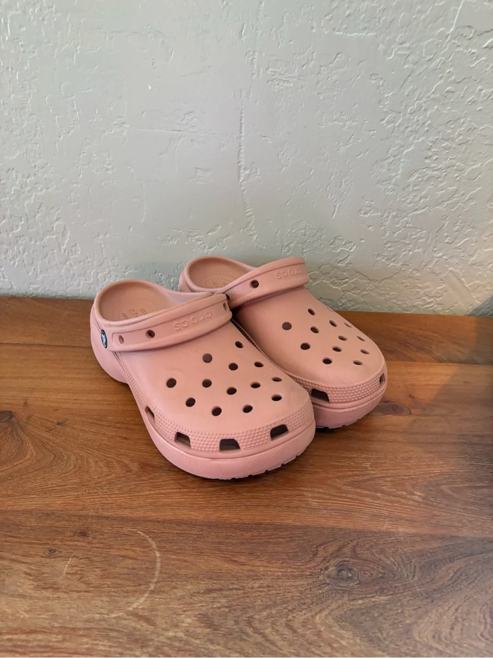 Crocs classic platform clogs in pale blush size 8
